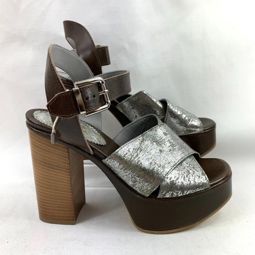 Fru.it Women's 2952 Italian Leather Buckle Pump